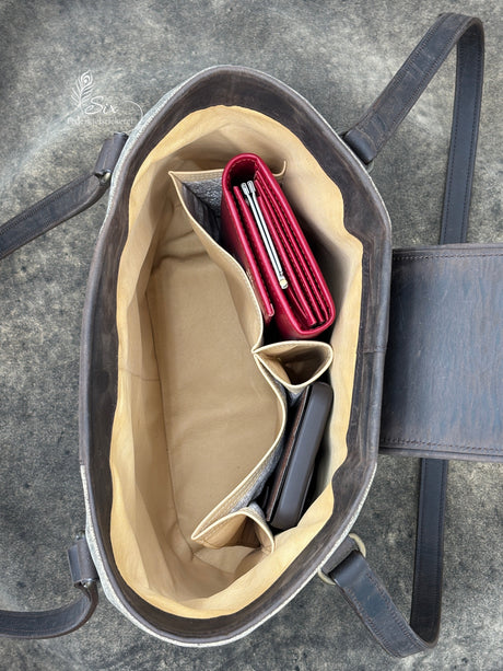 Handgefertigte Handtasche aus Hirschleder mit Federkiel-Blumenmuster