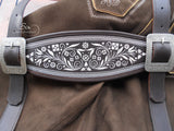 Handgefertigte Hosenträger mit Blumenmotiv und Federkielstickerei