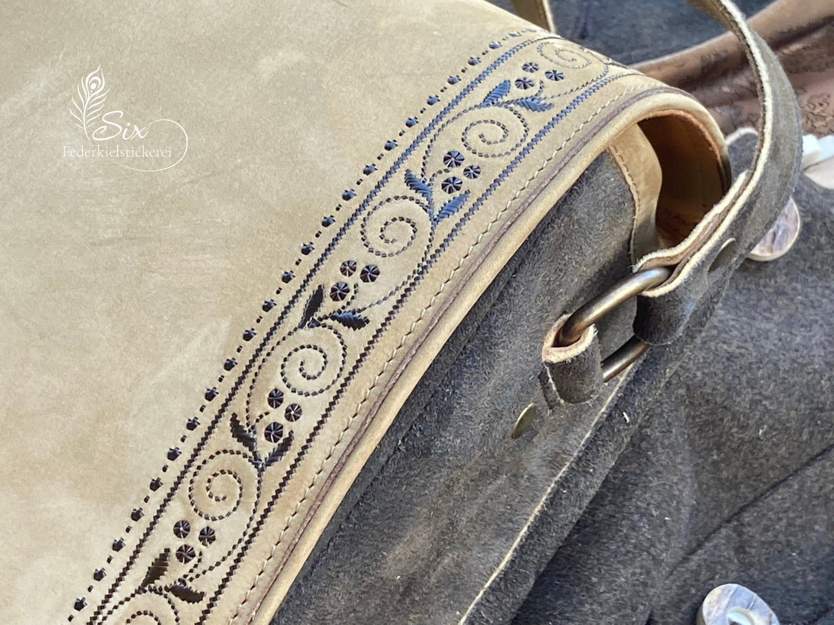 Dirndl Handtasche - kombiniert mit Hirschleder - Blumenmuster in Federkiel