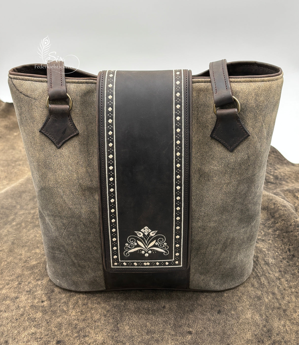 Handgefertigte Handtasche aus Hirschleder mit Federkiel-Blumenmuster