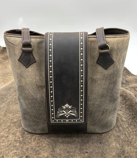 Handgefertigte Handtasche aus Hirschleder mit Federkiel-Blumenmuster