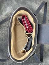 Handgefertigte Handtasche aus Hirschleder mit Federkiel-Blumenmuster