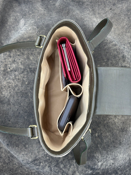 Exklusive Dirndl-Schultertasche aus Hirschleder mit Federkielstickerei