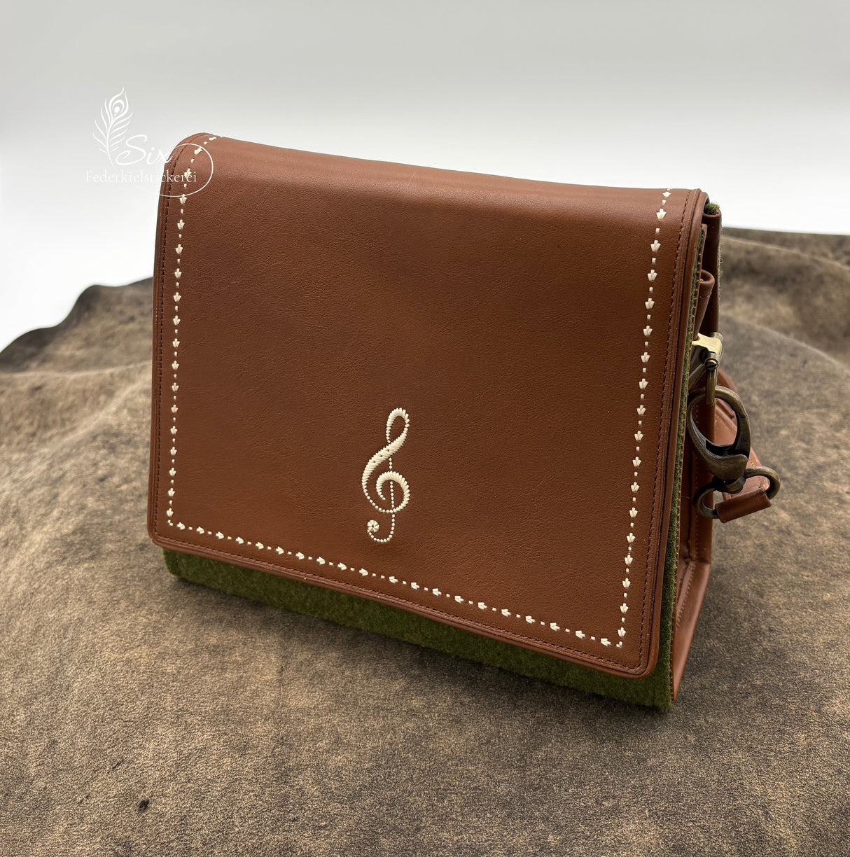 Exklusive Dirndl-Handtasche mit Notenschlüssel
