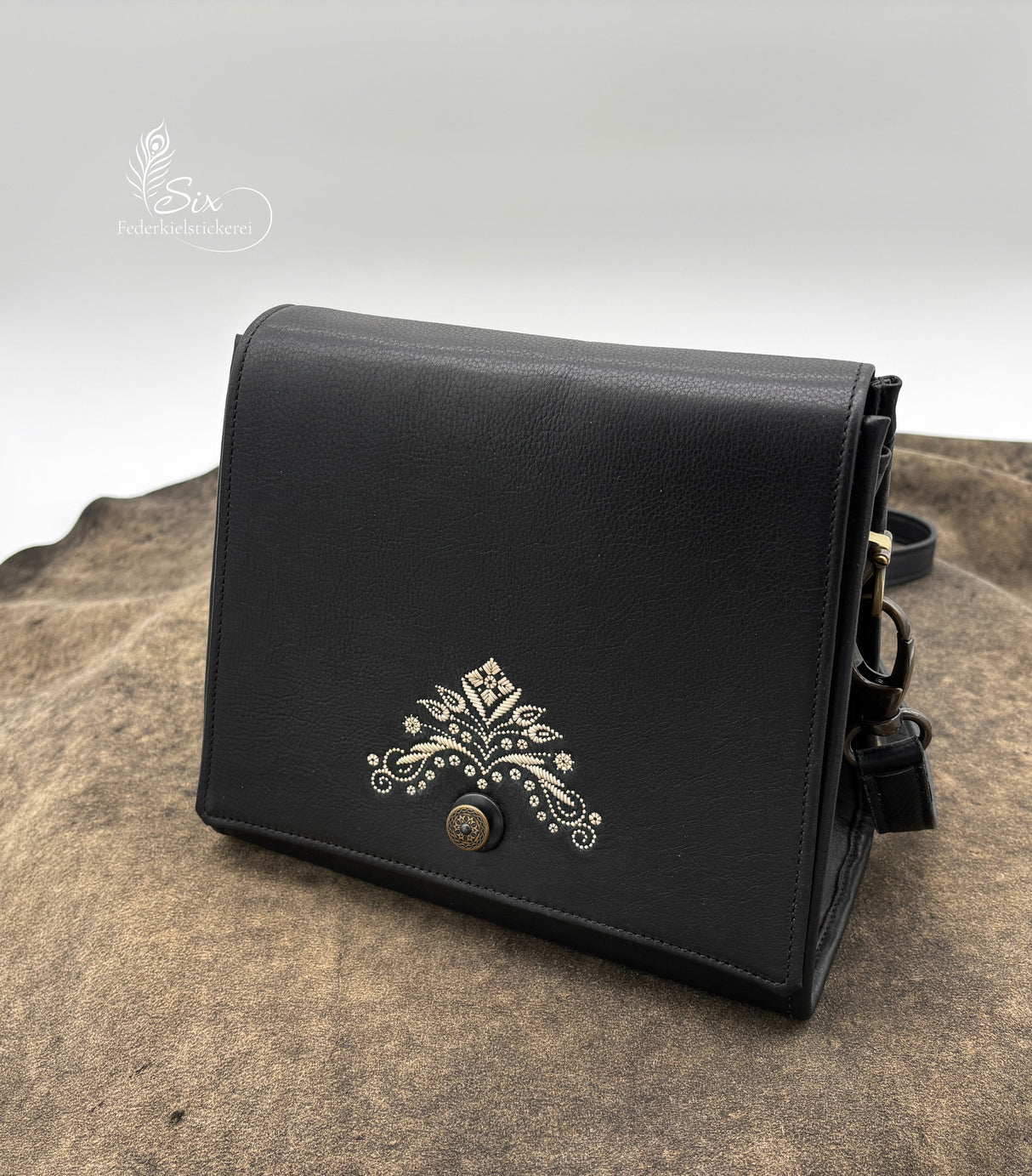 Handgefertigte Dirndl-Handtasche mit Blumenmuster