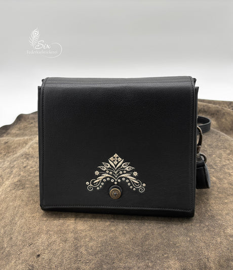 Handgefertigte Dirndl-Handtasche mit Blumenmuster