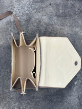 Hirschleder-Dirndl-Handtasche mit handgefertigter Federkielstickerei
