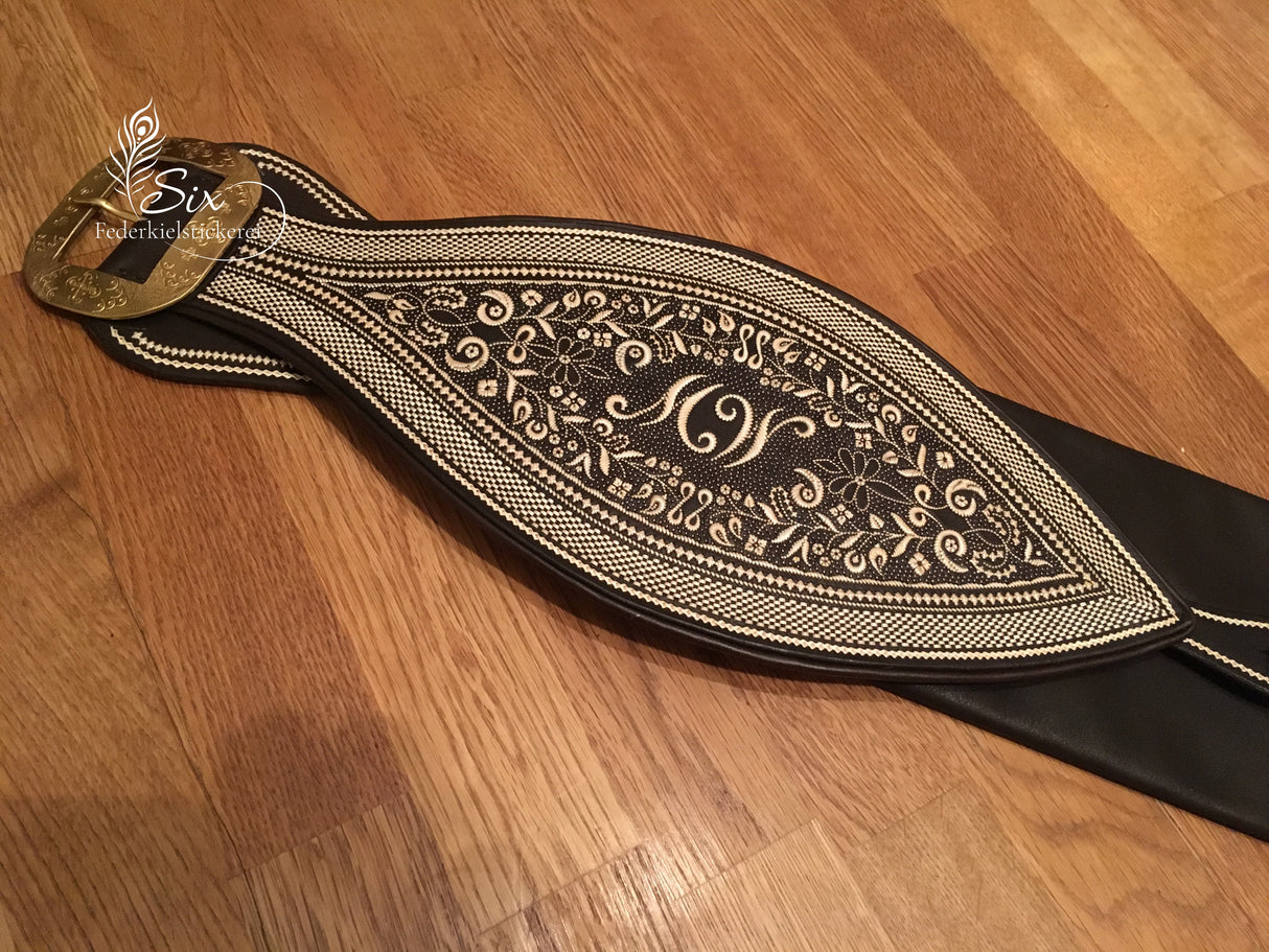 Individueller Federkielranzen mit Blumenmotiv & Initialen
