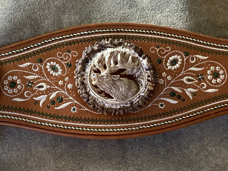 Handgefertigte Hosenträger mit Hirschhornrosette