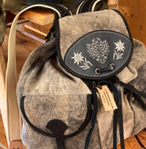 Handgefertigter Hirschleder-Rucksack mit Blumenmuster & Adler