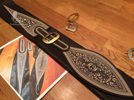 Individueller Federkielranzen mit Blumenmotiv & Initialen