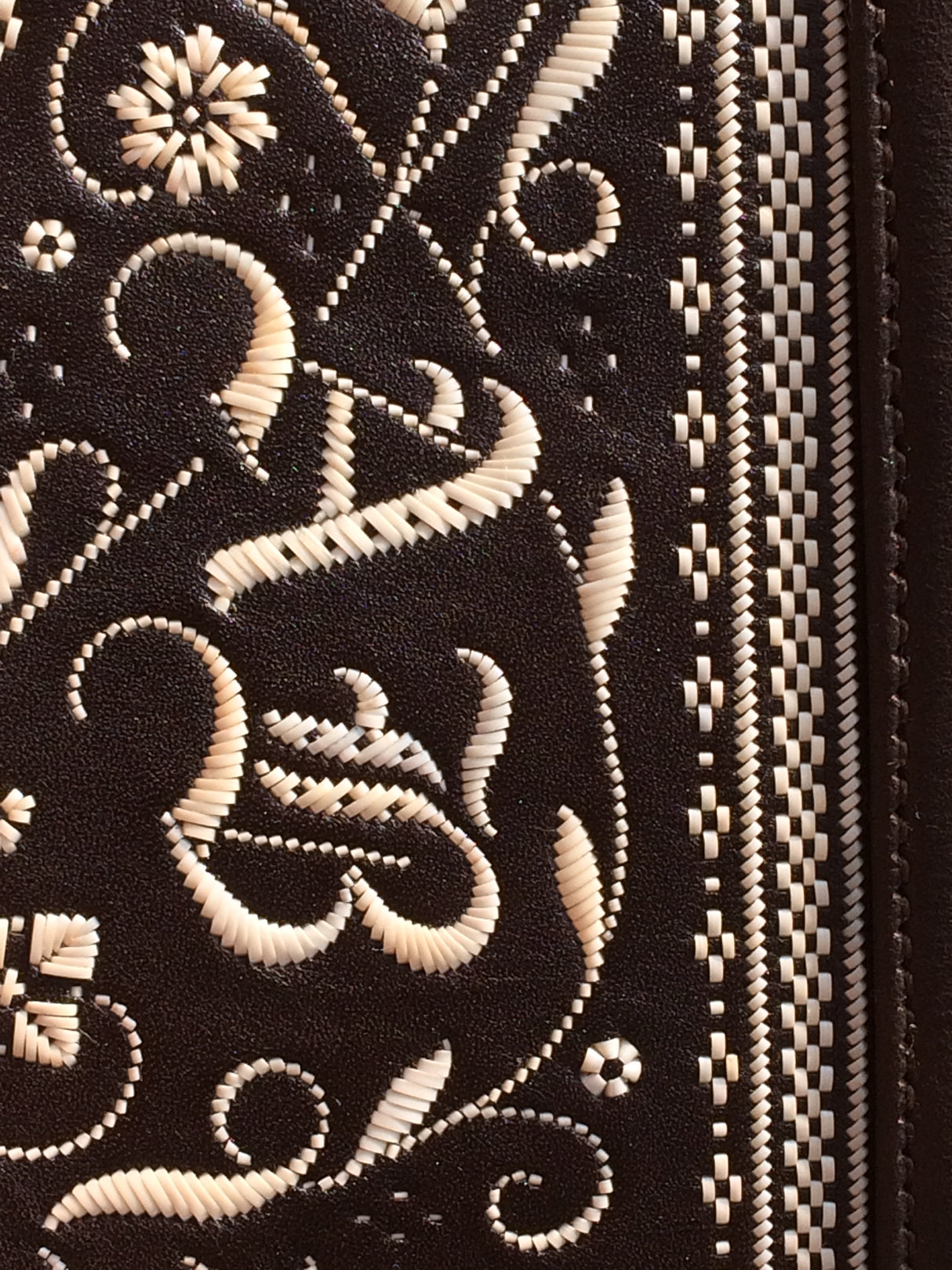 Exklusiver Federkielranzen mit Blumenmotiv, Initialen & Jahreszahl