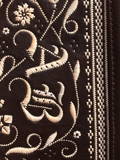 Exklusiver Federkielranzen mit Blumenmotiv, Initialen & Jahreszahl