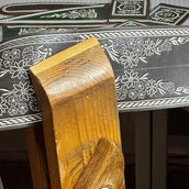 Handbestickter Federkielranzen in traditioneller Handarbeit aus Österreich.