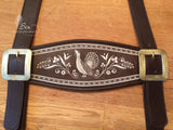Traditionelle Hosenträger mit Auerhahn und Blumenmotiv