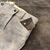 Kleine Geldtasche aus weichem Hirschleder für Karten und Bargeld, flach und kompakt für unterwegs.