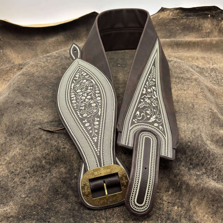 Mondseer Schifferl als traditioneller Blattranzen aus Leder zur Lederhose.
