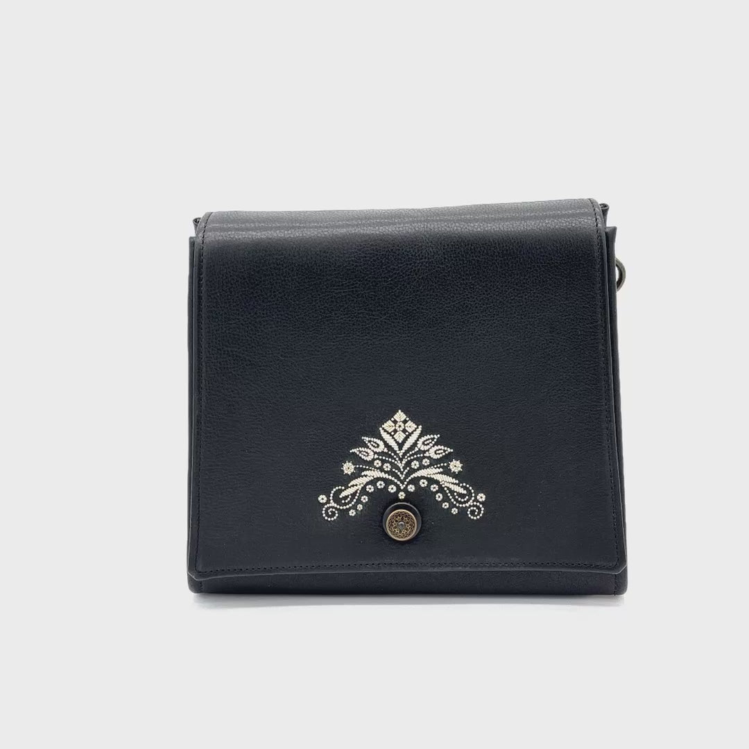 Handgefertigte Dirndl-Handtasche mit Blumenmuster